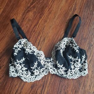 Wacoal Dainty Romantic Fairy Chic Feminine Elegant Black Cream Lace Bra Size 38D